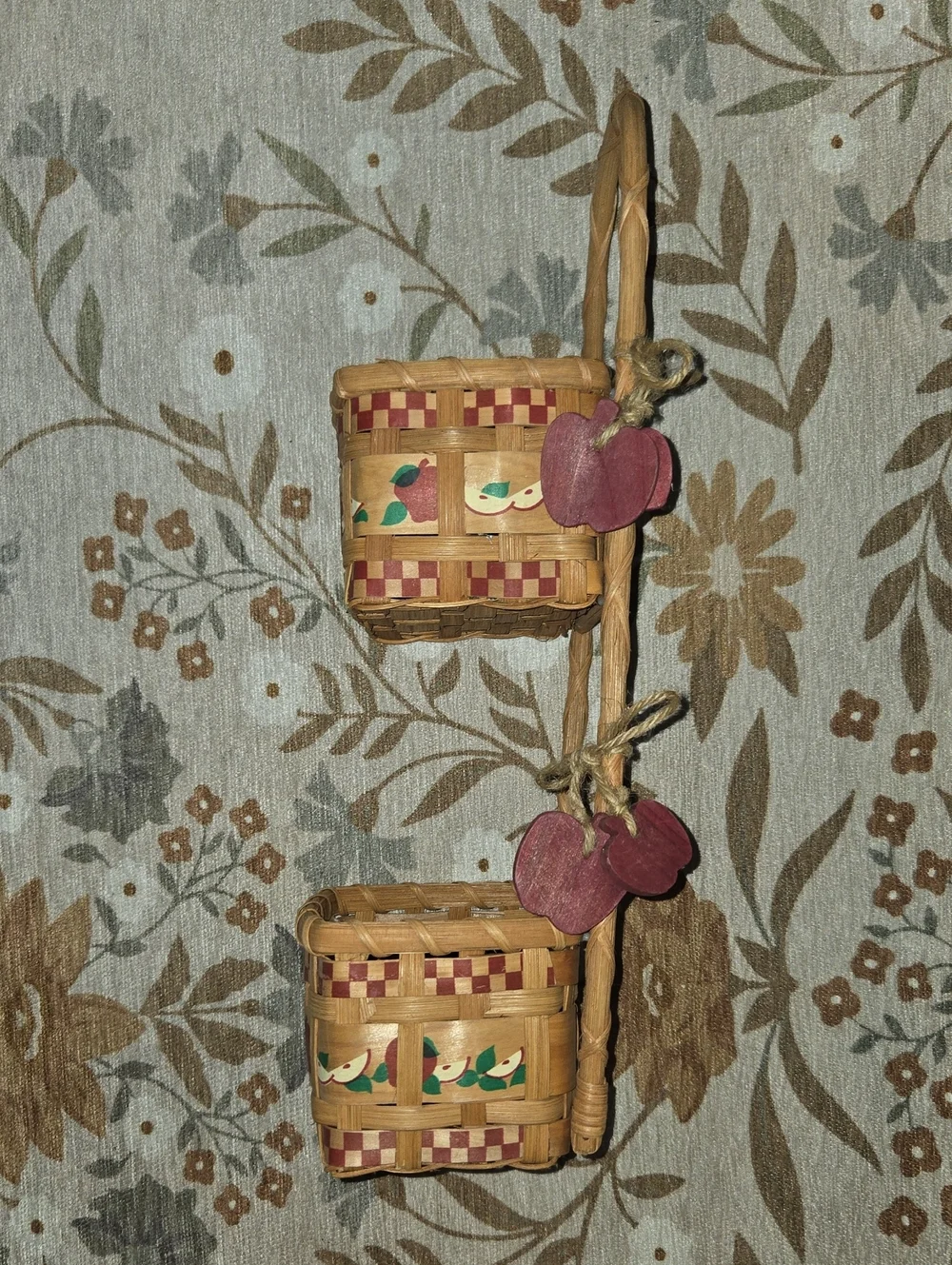 Vintage Country Style Apple Harvest Woven Wall Pocket Basket.
